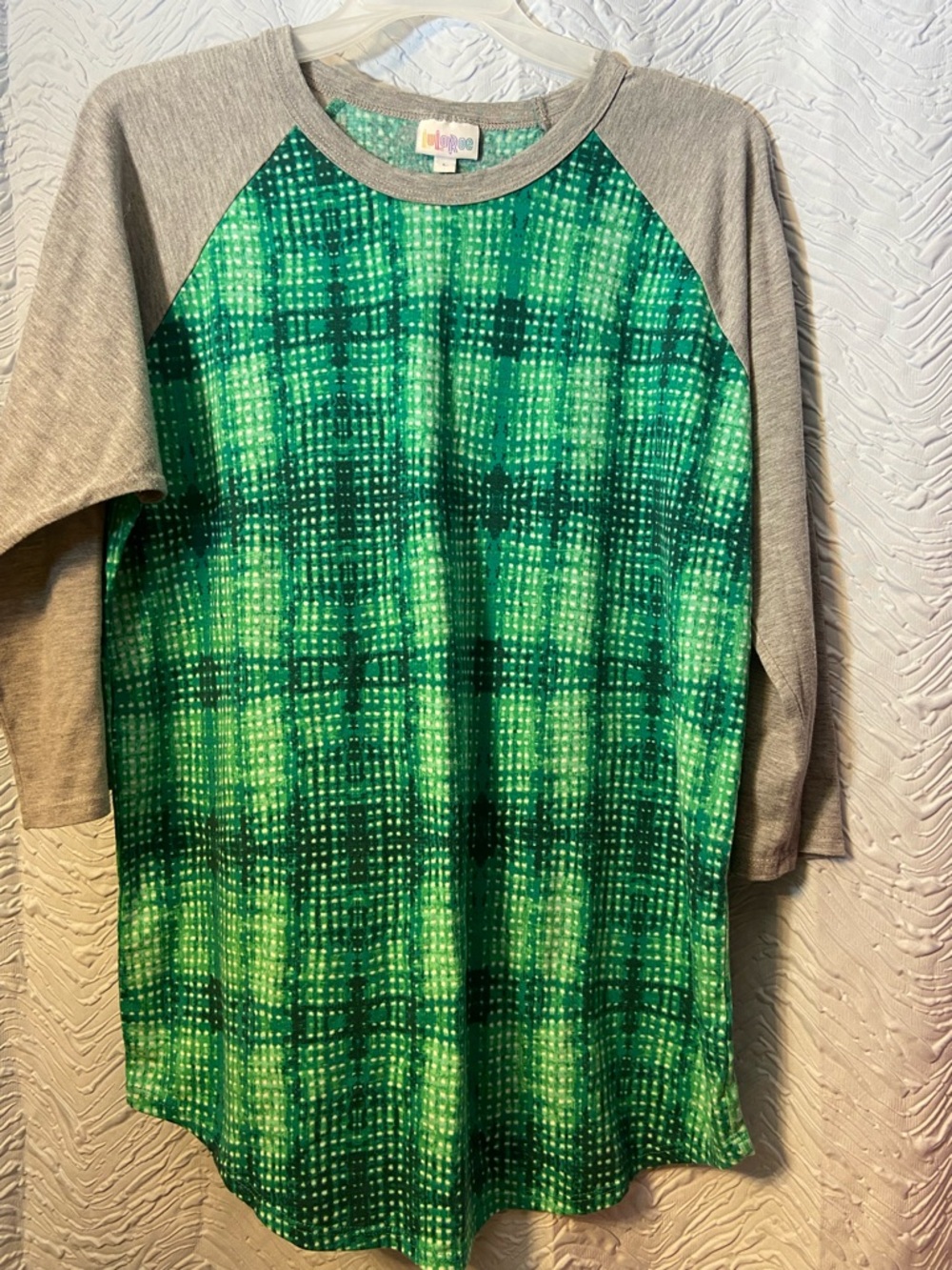 LuLaRoe Green Plaid-Style Raglan Sleeve Shirt with Gray Sleeves